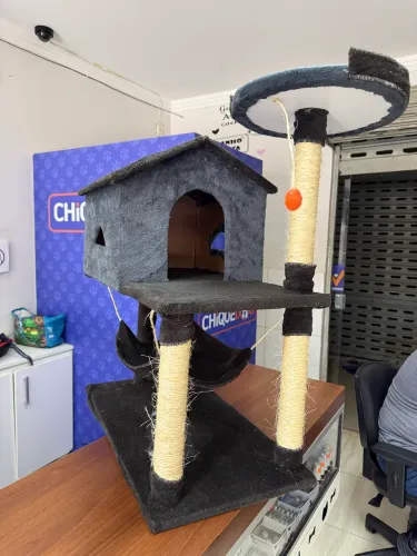 Arranhador casinha com rede gatos