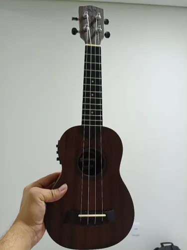 Ukulele Elétrico Soprano - Estado de Zero + Capa Inclusa