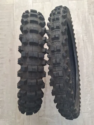 Par pneus trilha Borilli Racing 100/100R18 e 80/100R21 off road