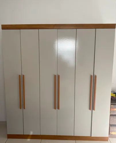 Guarda roupa 6 portas