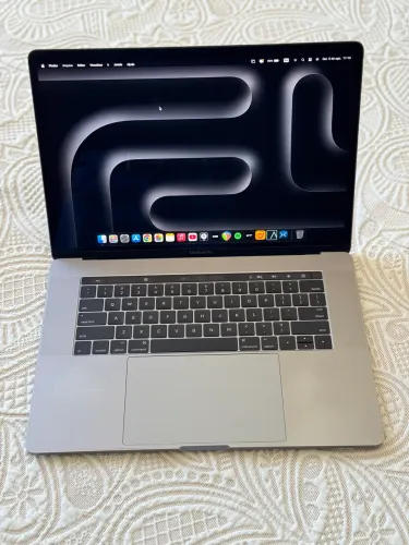 MacBook Pro 15 - i7 - 16Gb - 512Gb