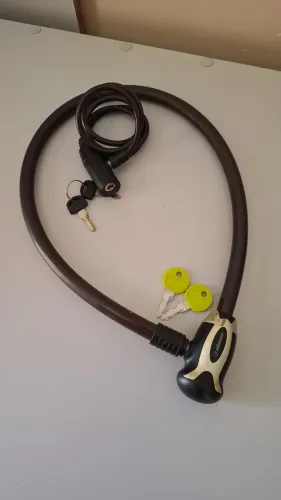 Cadeados grande e pequeno pra bike