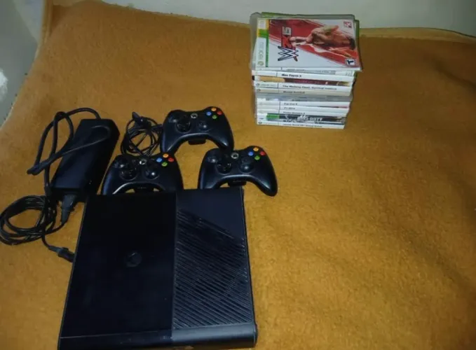 VENDO VÍDEO GAME XBOX 360 ORIGINAL DESBLOQUEADO E COM JOGOS INCLUSOS