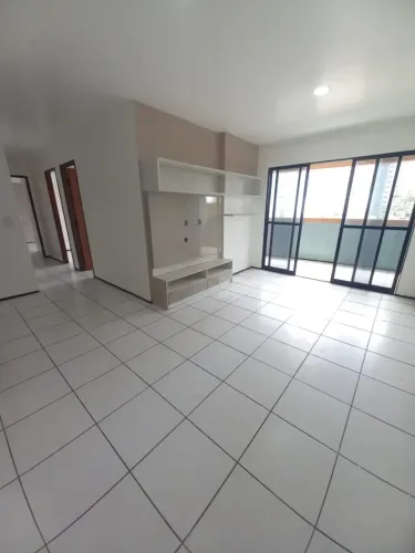 Alugo apartamento com 3 quartos sendo 1 suíte na Ponta do Farol - São Luís - MA