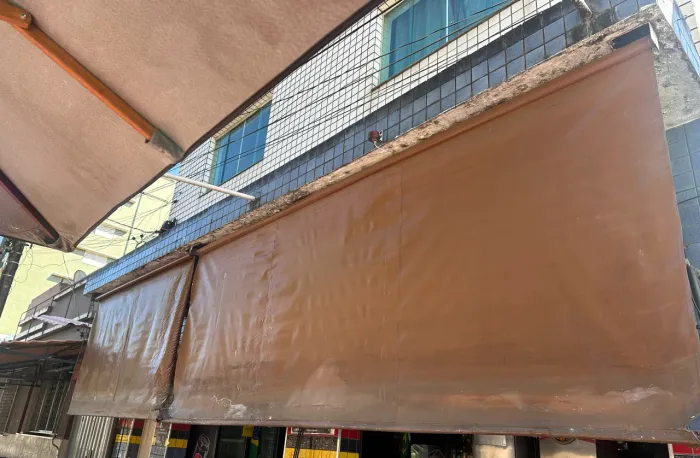 Toldo retrátil p/ área externa ou interna