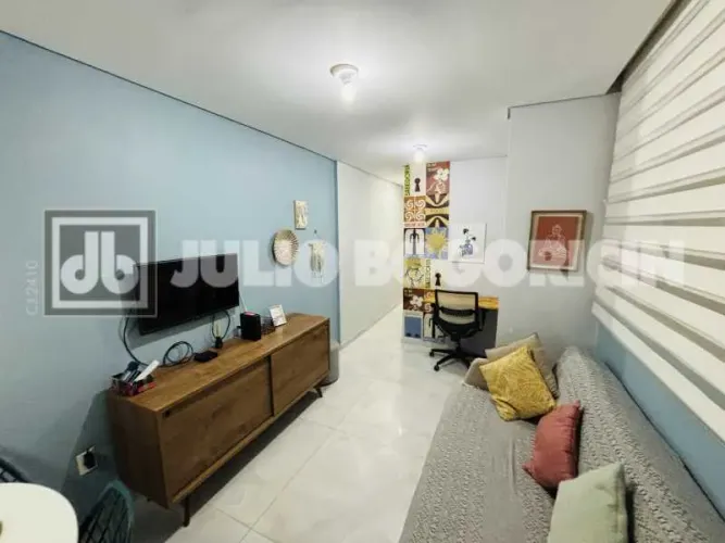 Apartamento reformado, 2 quartos, condomínio barato