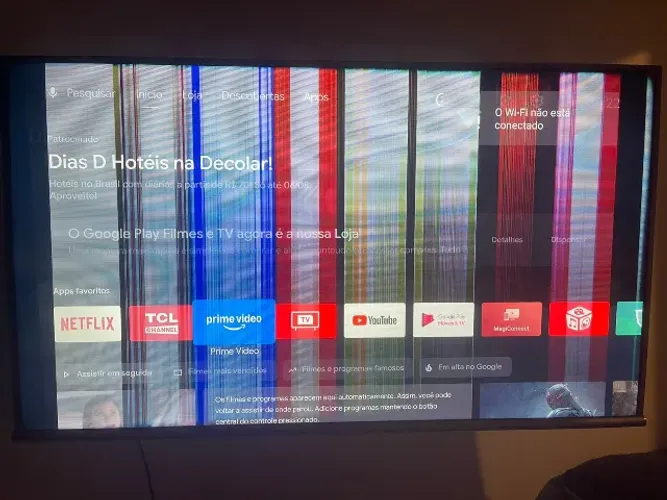 Televisão TCL 55" com listras na tela