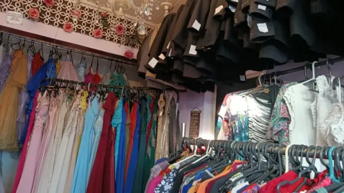 Vendendo lote de roupas de FESTA