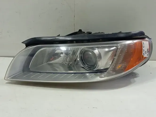 Farol Volvo Xc70/v70 2008 2009 2010 Original Esquerdo 17389 Esquerdo/motorista