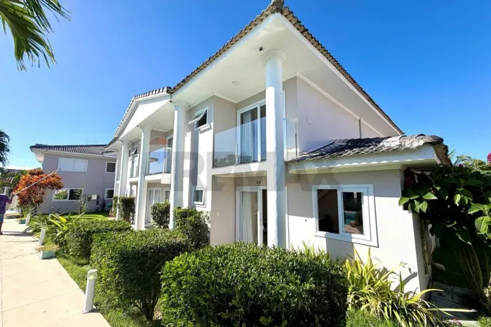 Apartamento em condominio com 3 suites próximo a praia de Pitinga