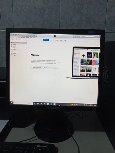 Monitor escritório
