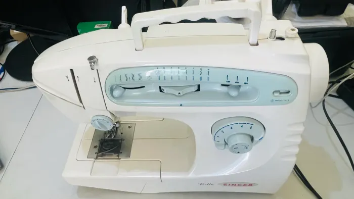 Máquina de costura Singer Bella