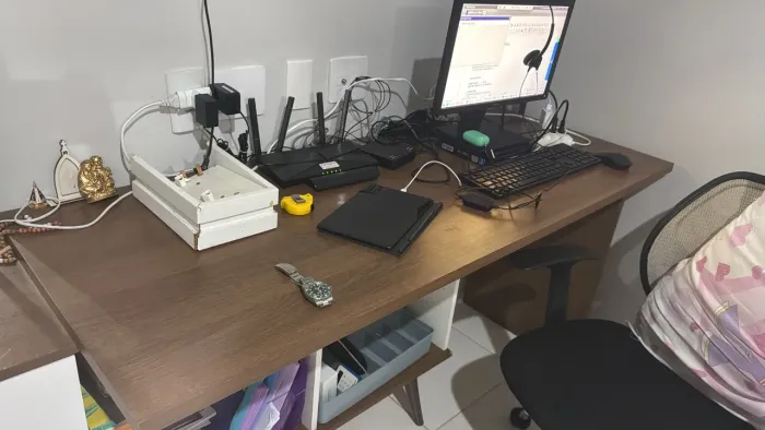 Escrivaninha em formato L