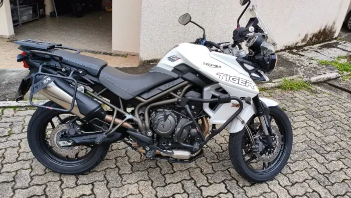 Triumph Tiger 800 XR 18/19 baixo KM
