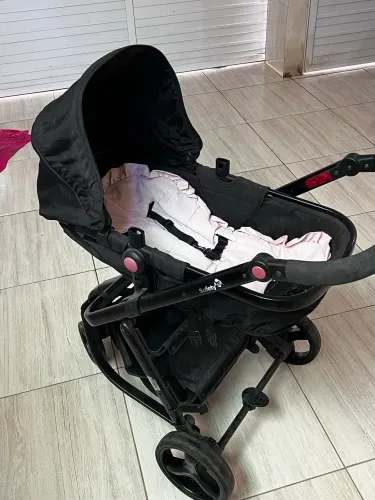 Carrinho e bebê conforto com base auto
