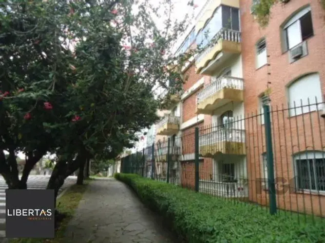 Apartamento de 2 dormitórios no bairro Teresópolis térreo com pátio DESOCUPADO