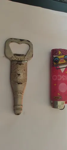 Antigo abridor de garrafa e lata da Caracu. Vintage colecionável. Anos 1960