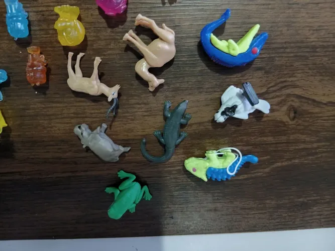 Bonecos Kinder Ovo, 30 reais Cada