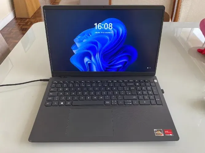 Notebook Dell Vostro 3515 - AMD Ryzen 5, 16GB RAM, SSD, Ecrã 15.6" Full HD