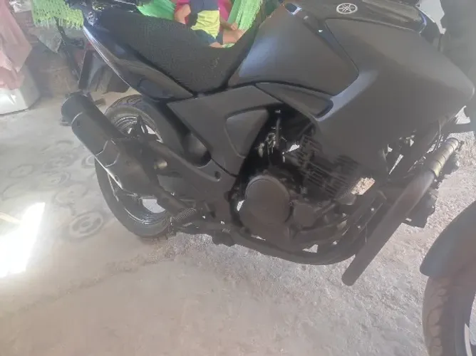 Moto Fazer 250 preta  para pessoas exigente 