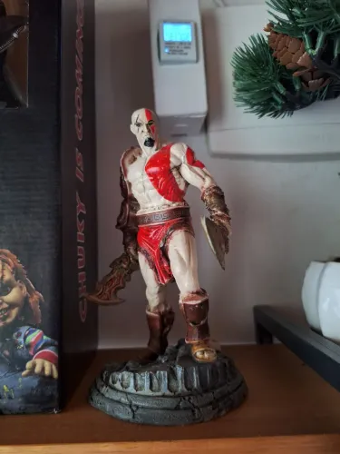 Kratos 20cm altura resina 
