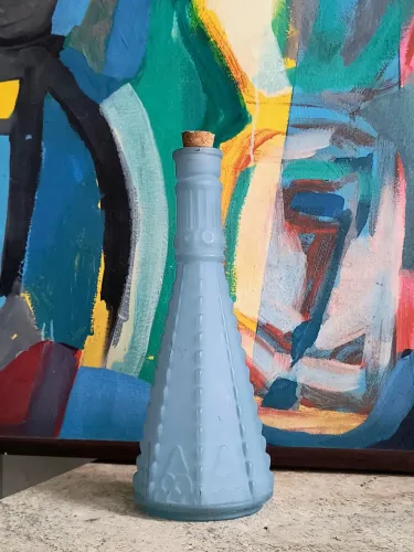 garrafa grande em vidro fosco azul claro antigo antiquario decoração arte casa vintage