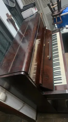 Piano M.Schwartzmann Antigo e em perfeito funcionamento!