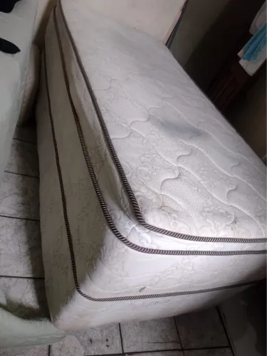 Vende se cama de solteiro