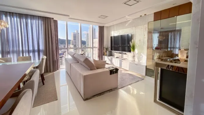 Apartamento com 3 suítes no Residencial Sans Souci no Centro de Balneário Camboriú