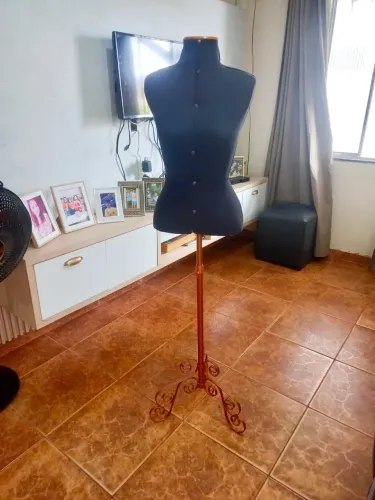Vendo Manequim Busto com pedestal 