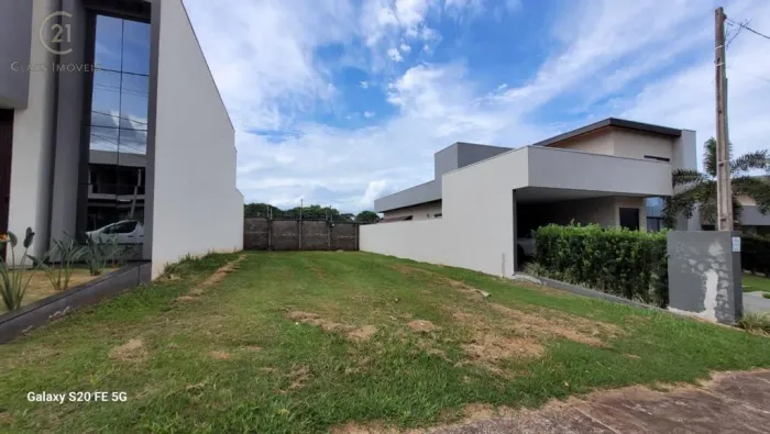 Terreno à venda em Londrina, Industrial, com 250 m², Condomínio Bella Vitta