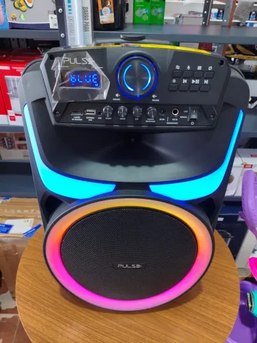 Caixas de som, JBL e outras marcas.