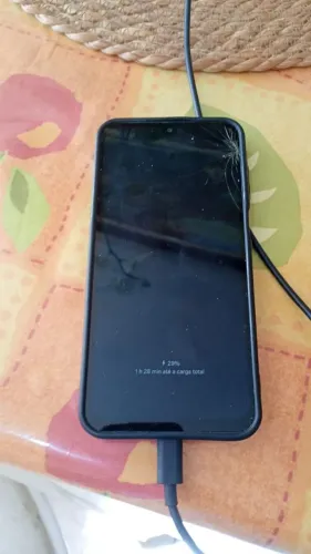 Troco galaxy a 16 por iphone com um trinco no canto da tela funcionando perfeitamente