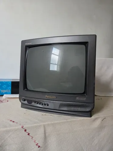 Tv de tubo Panasonic retrô portátil 14 Polegadas - funcionando