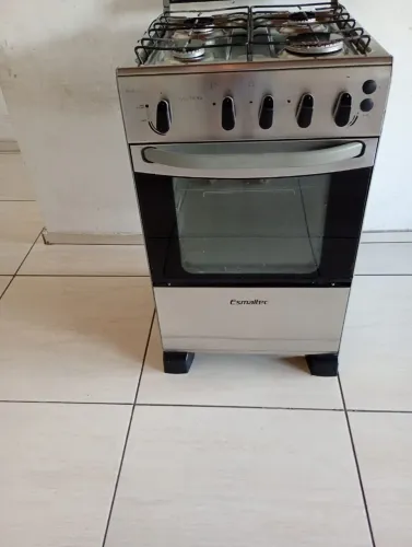 Vendo um fogão esmalte 4 bocas 