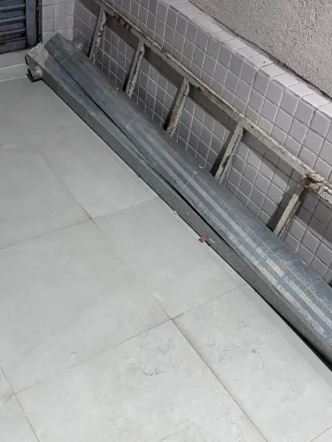 Vendo 2 calhas de 4,5m cada(total de 9metros)