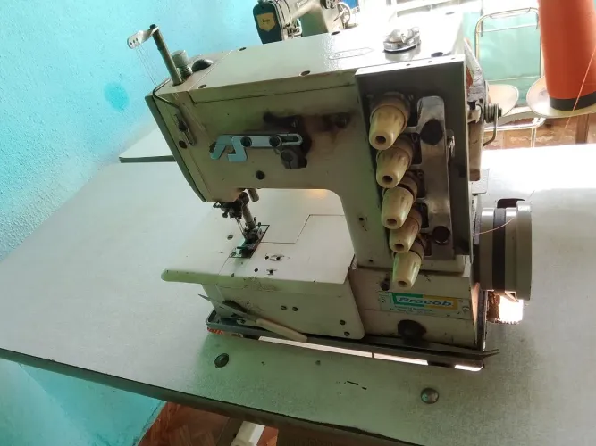 Máquina de Costura: Galoneira industrial Bracob