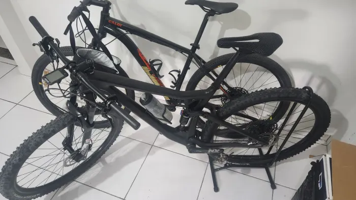 Bike full carbono lexon tamanho 19 ano 2022.