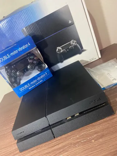 Ps4 completo muito conservado + controle lacrado