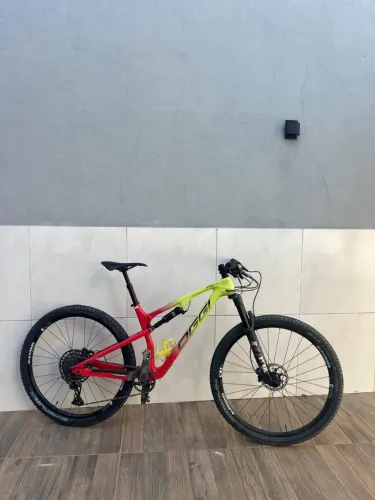 Bicicletas 100 porcento carbono
