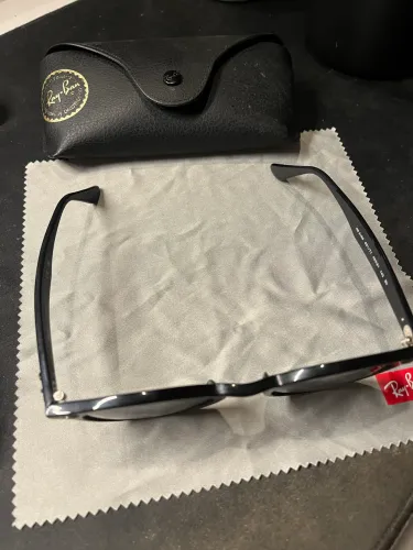 Óculos Ray-Ban RB2180 preto