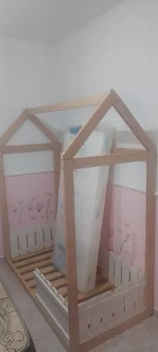 Cama infantil montessoriana