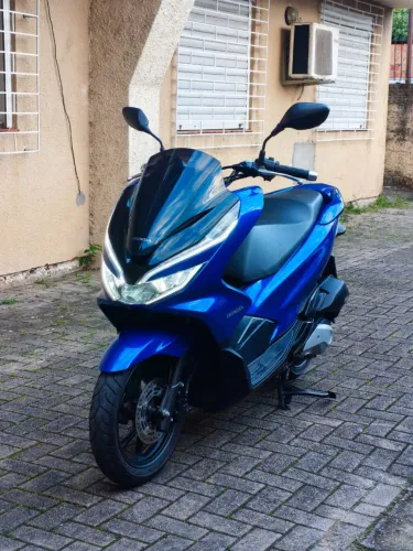 Moto Scooter Honda PCX 2022 + 2 Capacetes