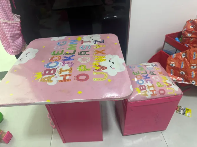Vendo mesa e banco infantil