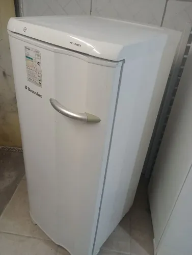 Freezer Eletrolux vertical 5 compatição