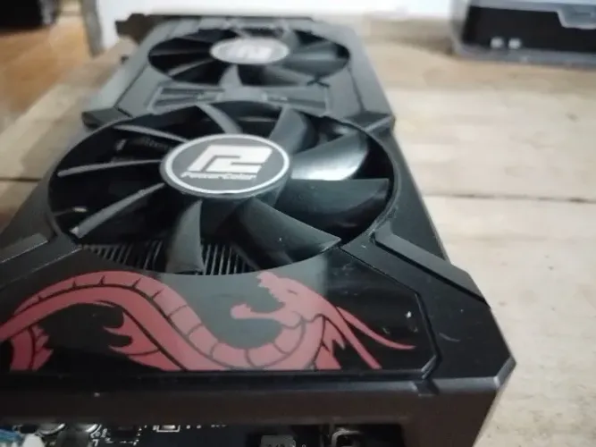 Rx 570 4 gb (Defeito leia a descrição)