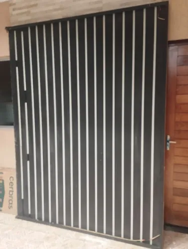 Painel expositor de produtos com LED nas laterais