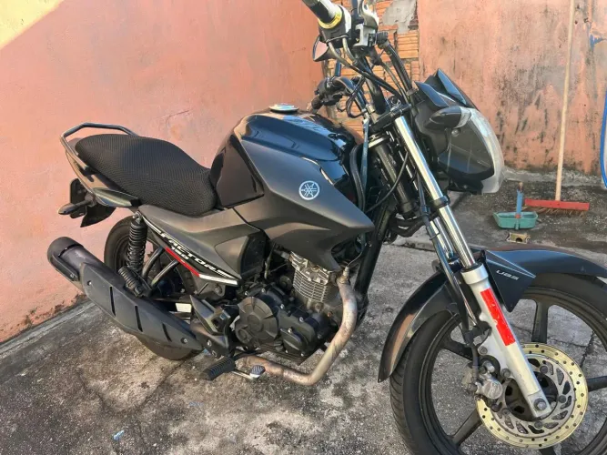 Vende se moto factor 9 km 12.500 fone * falar com jane