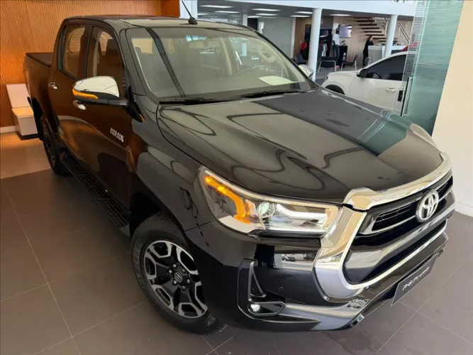 Toyota Hilux CD SRV 4X4 2.8 TDI Diesel Aut. 2025