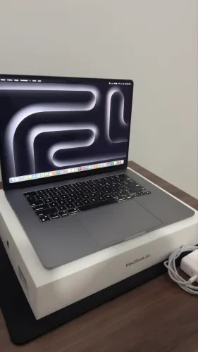 MacBook Air M3 - 24GB RAM / 512 SSD